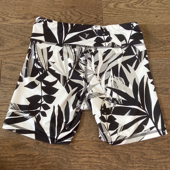 Old Navy Girls Size 10 White Biker Shorts - Picture 2 of 3